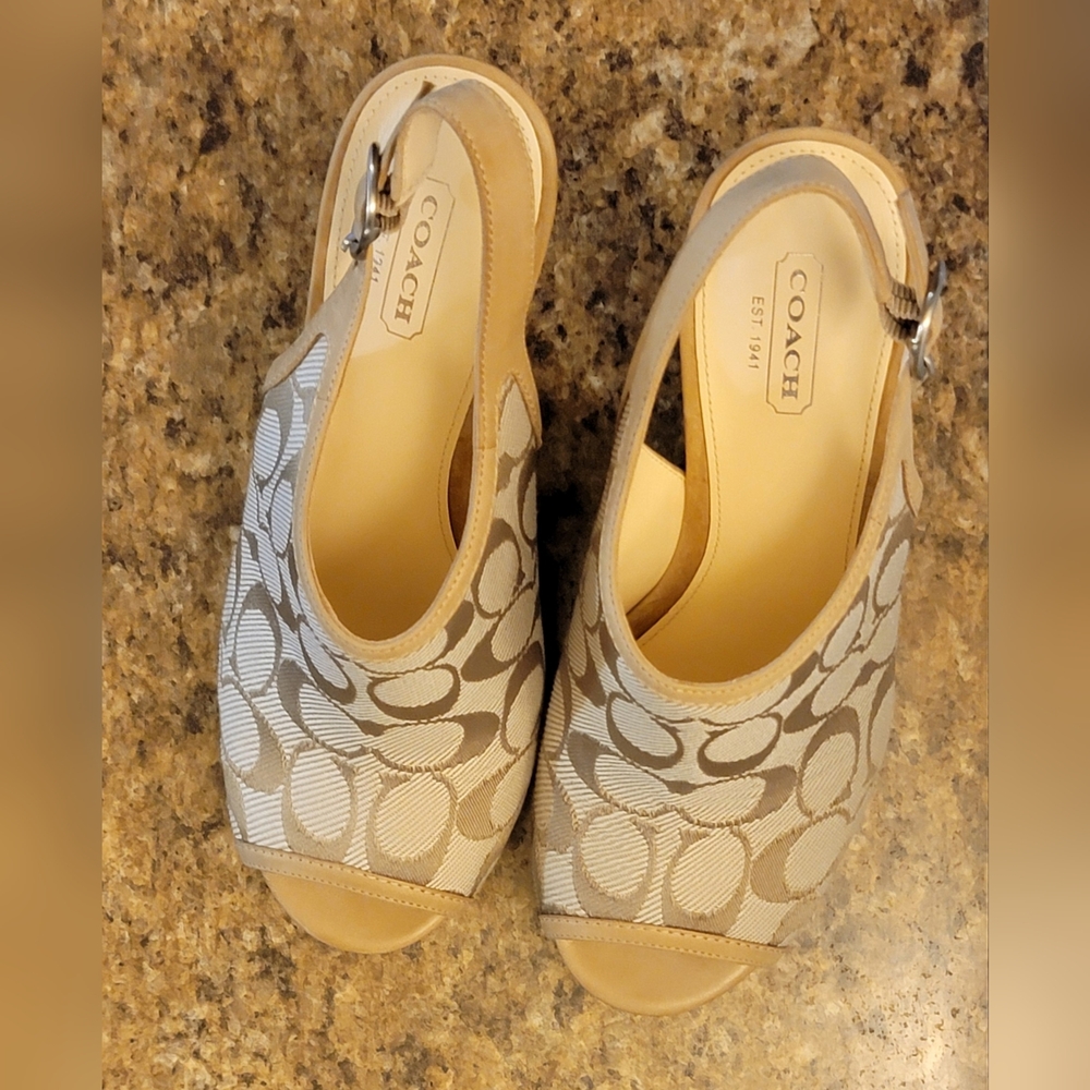 Coach Janet Signature Tan Light Khaki Sand Wedge Sandals A8186 Size 7.5 Women's - Picture 4 of 8
